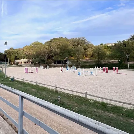 Cdc Stables Αντίμπ