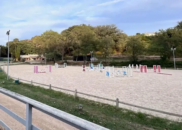 Cdc Stables Αντίμπ