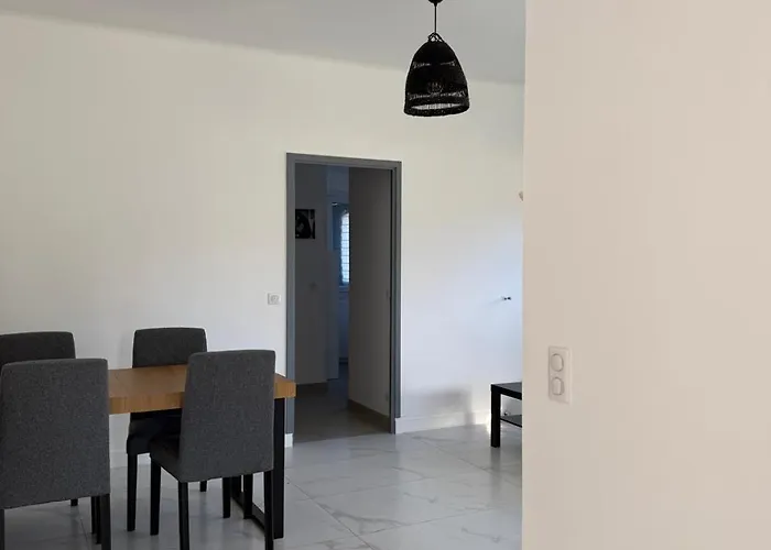 Cdc Stables * Antibes